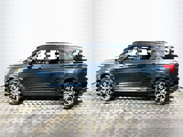 Certified 2022 Ford Explorer XLT w/ Equipment Group 202A image 6