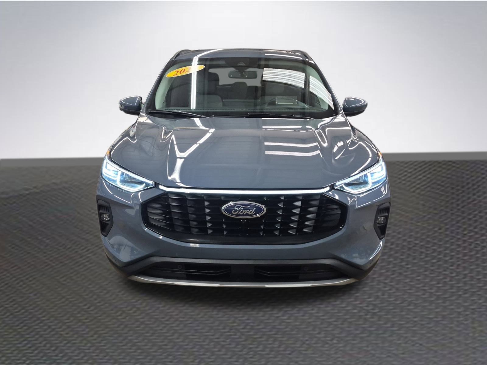 Certified 2025 Ford Escape SE w/ PHEV Premium Package image 3