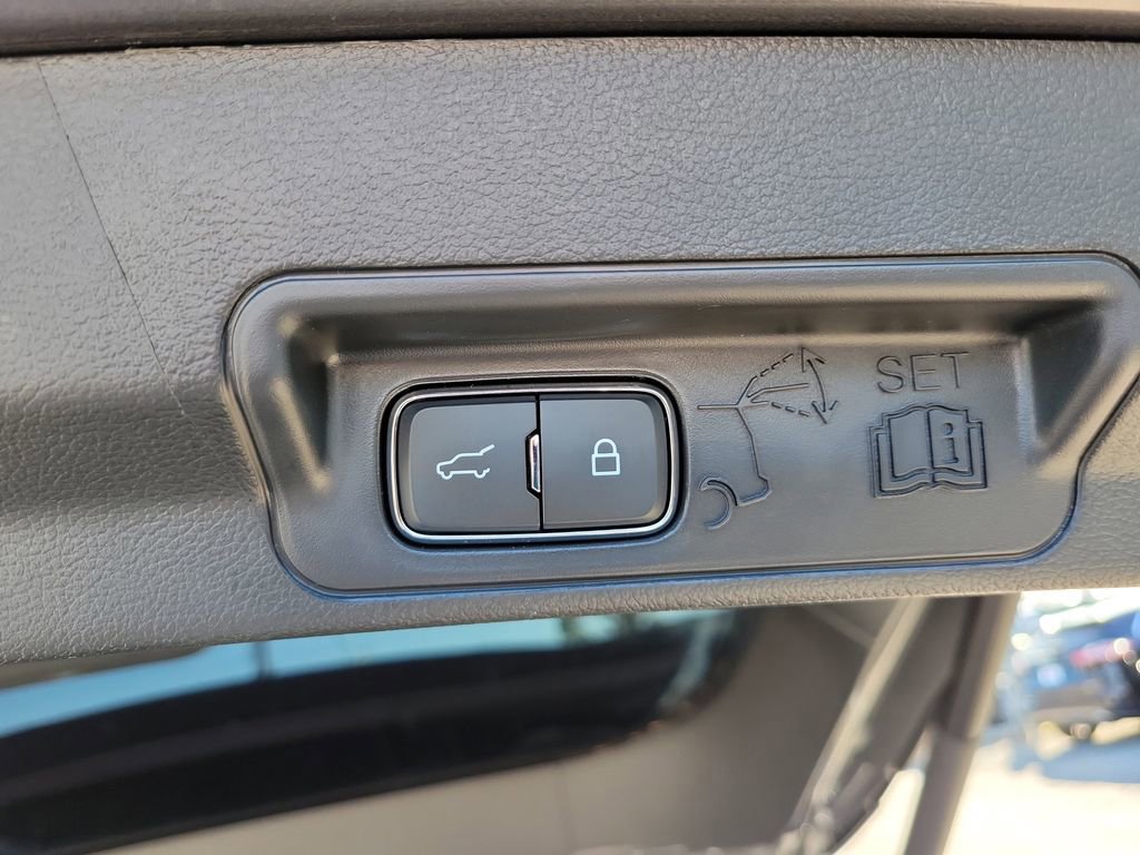 Certified 2024 Ford Explorer ST-Line w/ Class IV Trailer Tow Package image 11