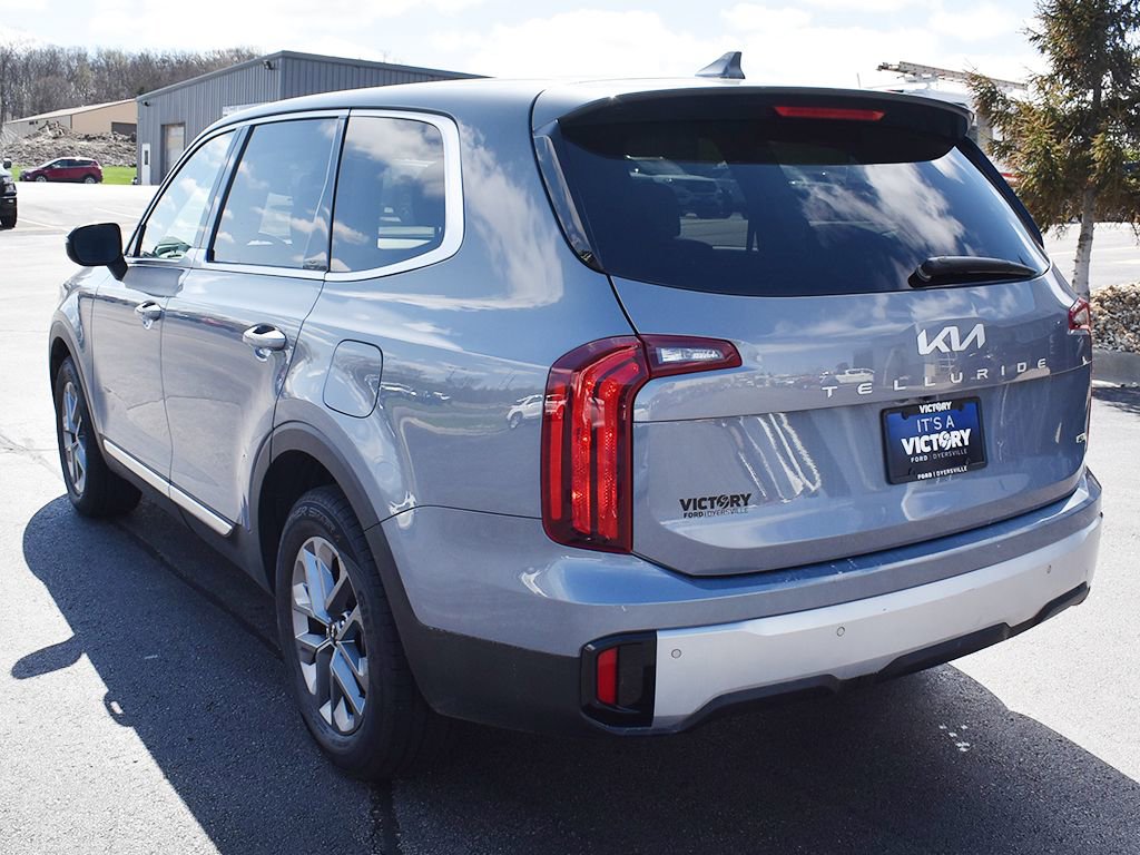 Used 2023 Kia Telluride LX AWD/4WD image 3