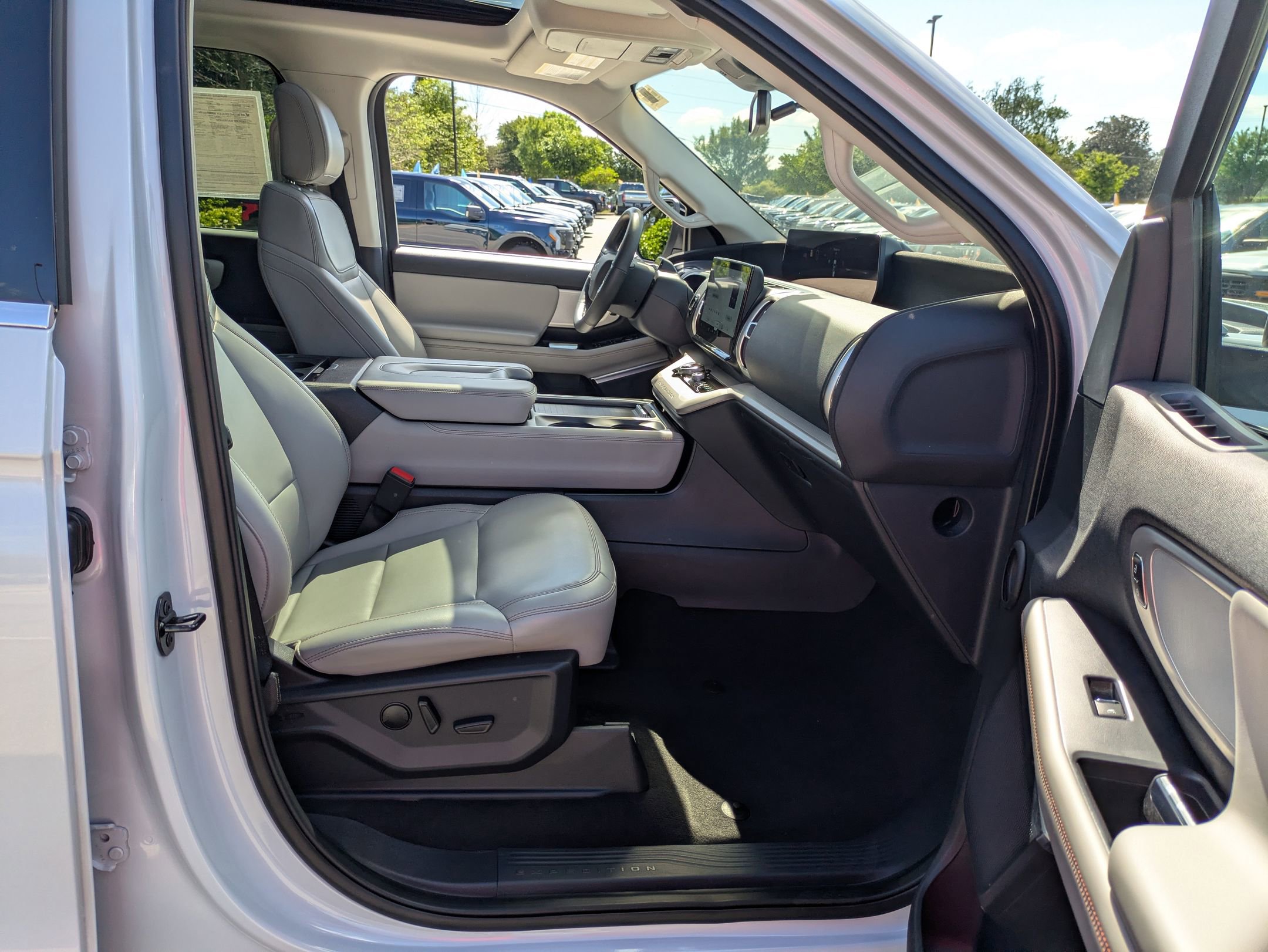 Certified 2025 Ford Expedition Active RWD image 37