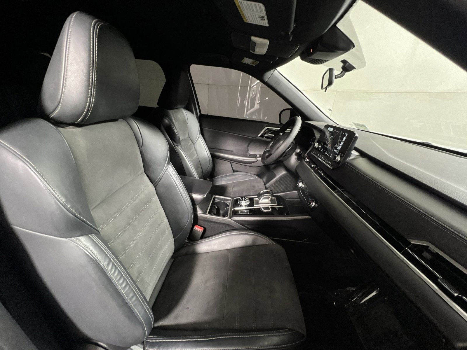 Used 2023 Mitsubishi Outlander SE Black Edition image 21