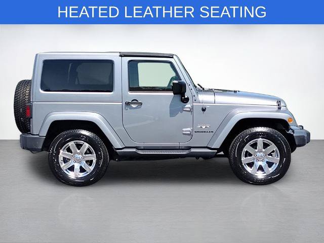 Used 2017 Jeep Wrangler Sahara w/ Connectivity Group AWD/4WD image 2