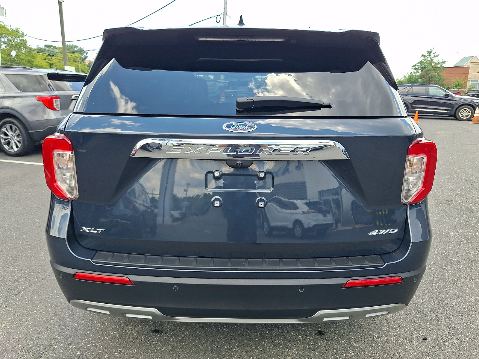 Certified 2024 Ford Explorer XLT w/ Equipment Group 202A AWD/4WD image 9