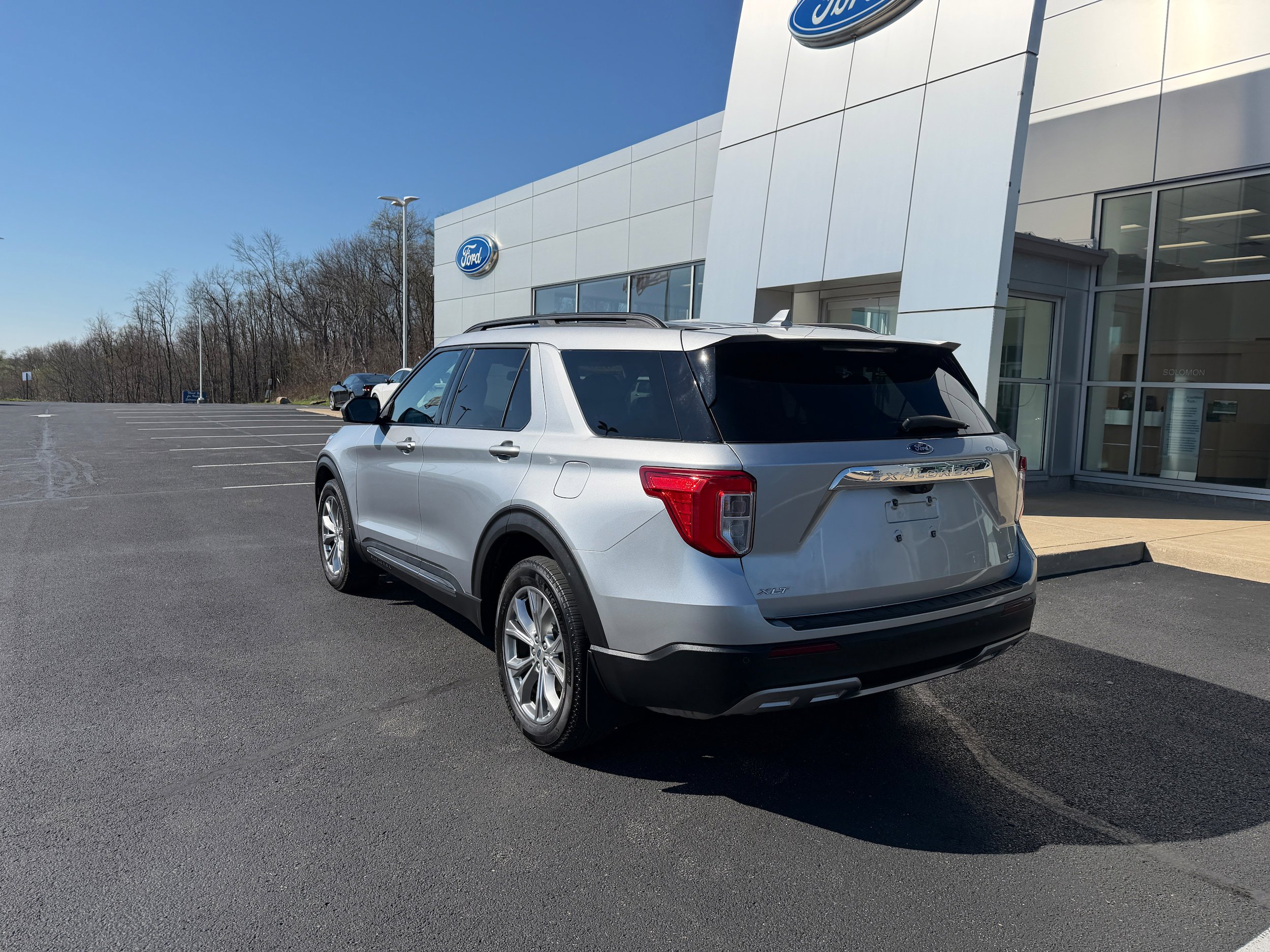 Certified 2020 Ford Explorer XLT w/ Equipment Group 202A AWD/4WD image 8