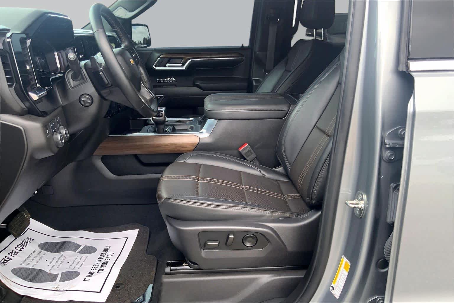 Used 2024 Chevrolet Silverado 1500 High Country AWD/4WD image 8