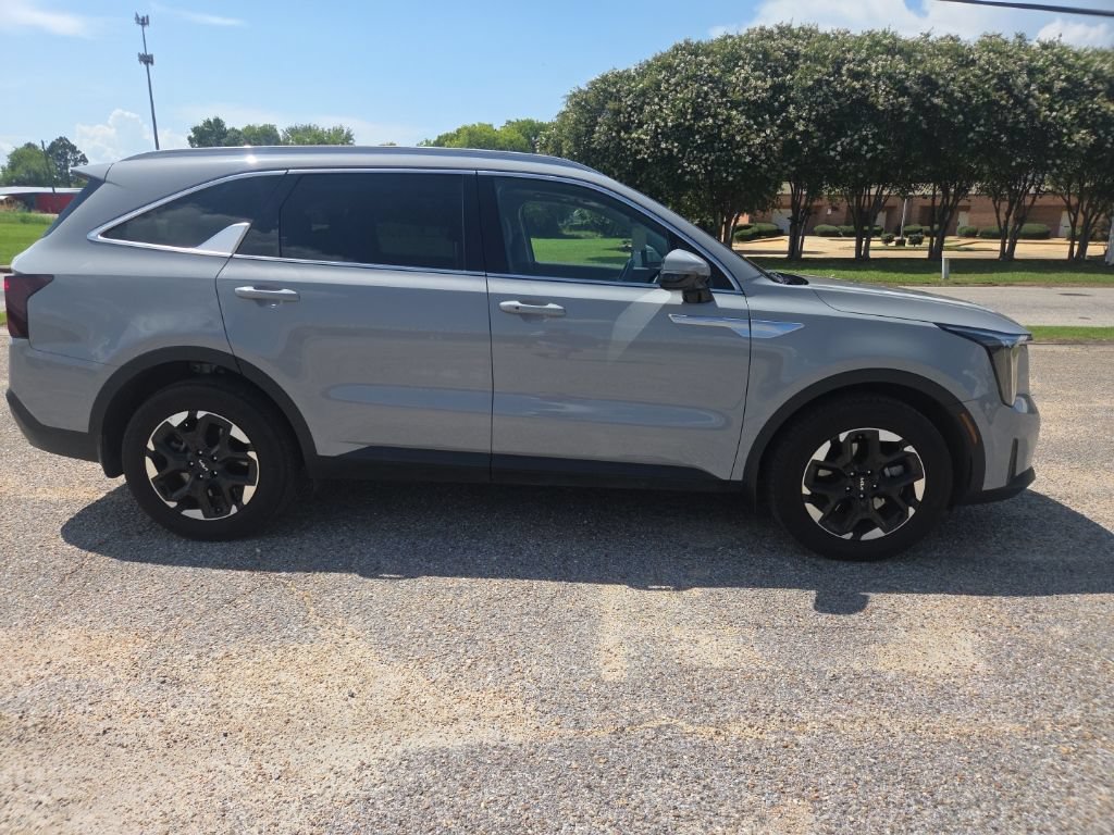 Used 2025 Kia Sorento S w/ Panoramic Sunroof Package FWD image 13