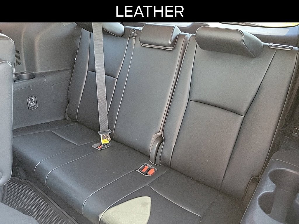 Used 2021 Toyota Highlander XLE AWD/4WD image 13