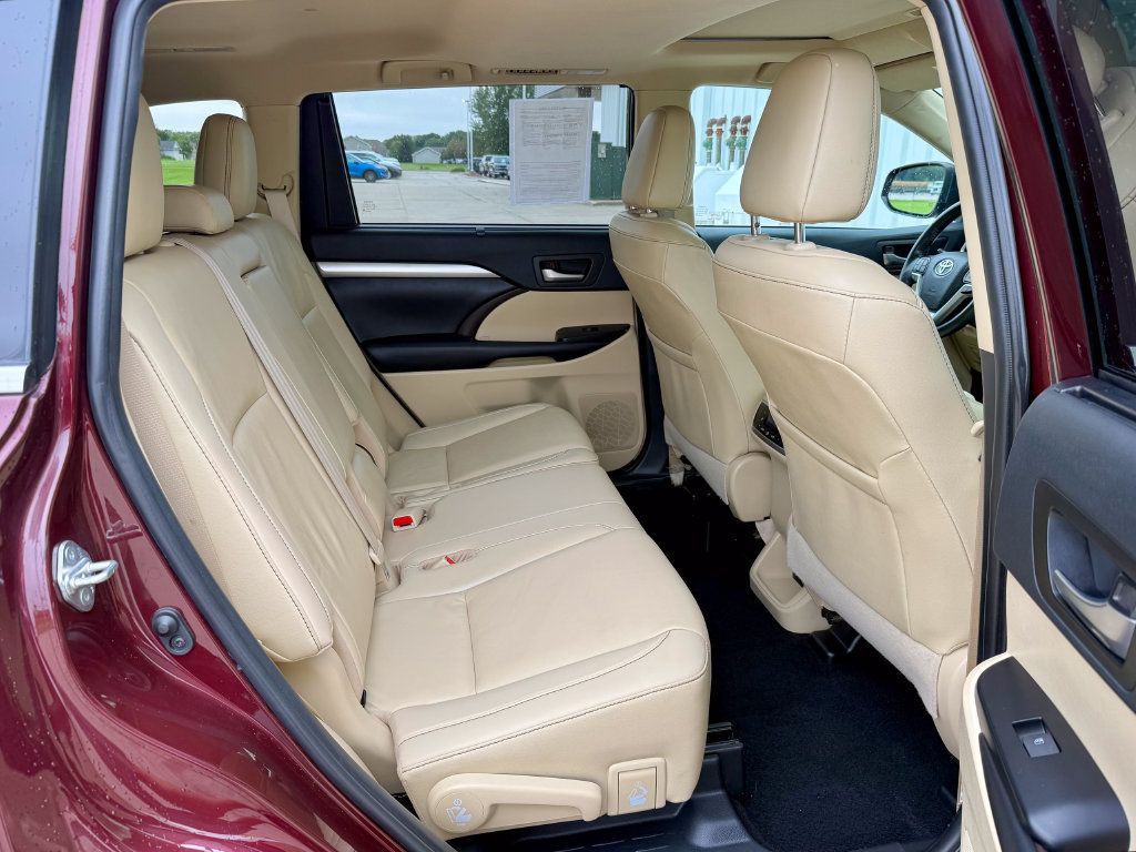 Used 2019 Toyota Highlander XLE AWD/4WD image 21
