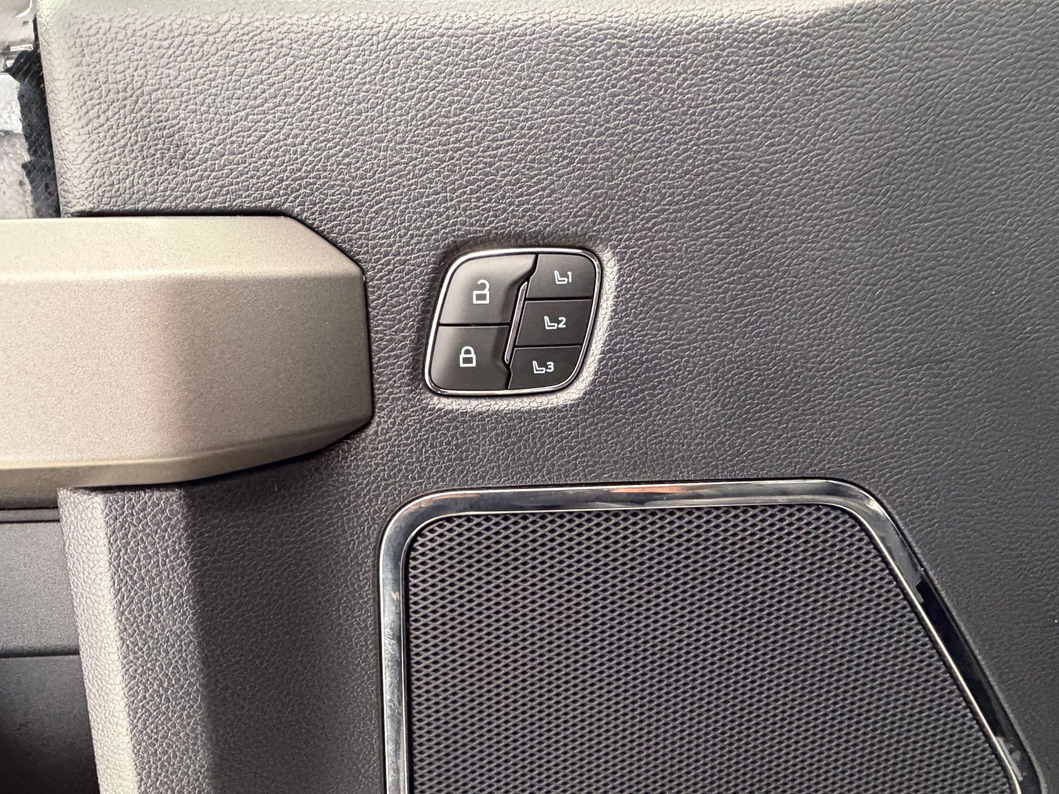 Certified 2022 Ford F450 Platinum w/ FX4 Off-Road Package image 20