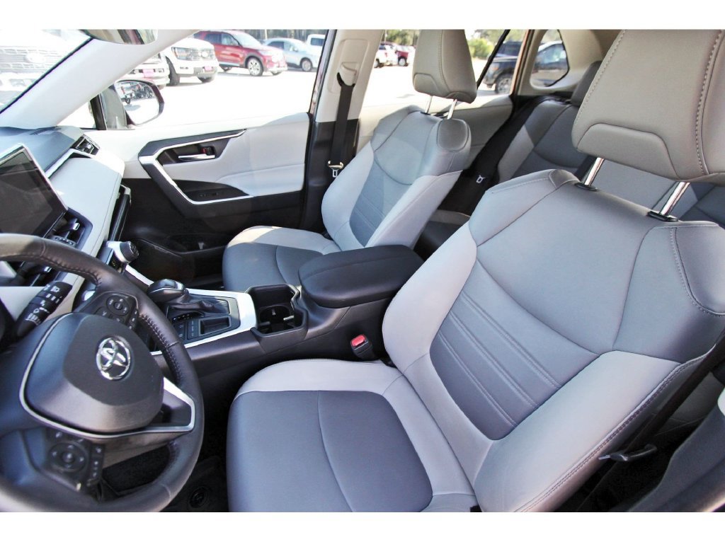 Used 2024 Toyota RAV4 XLE Premium FWD image 31