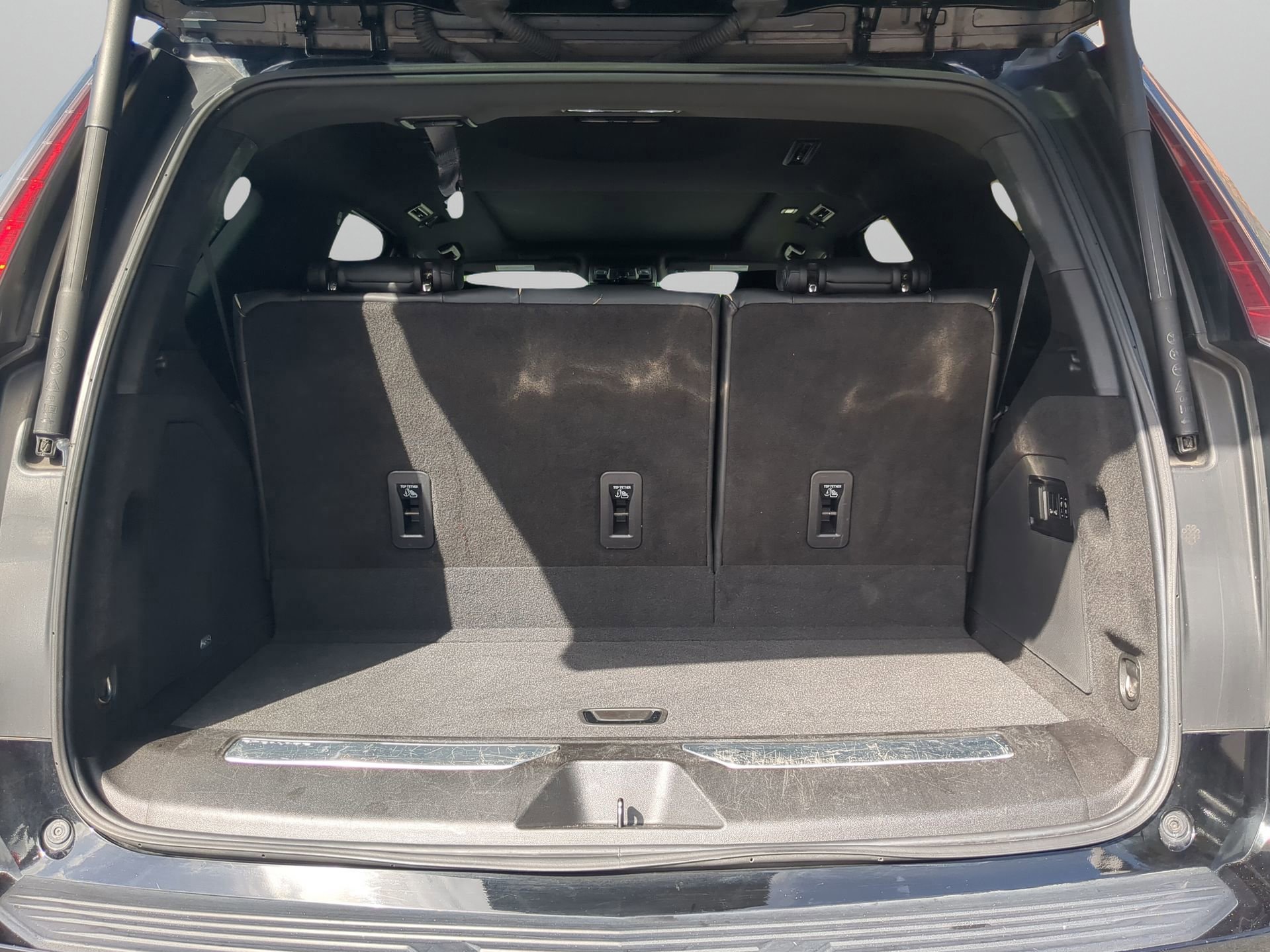 Used 2023 Cadillac Escalade Premium Luxury image 38