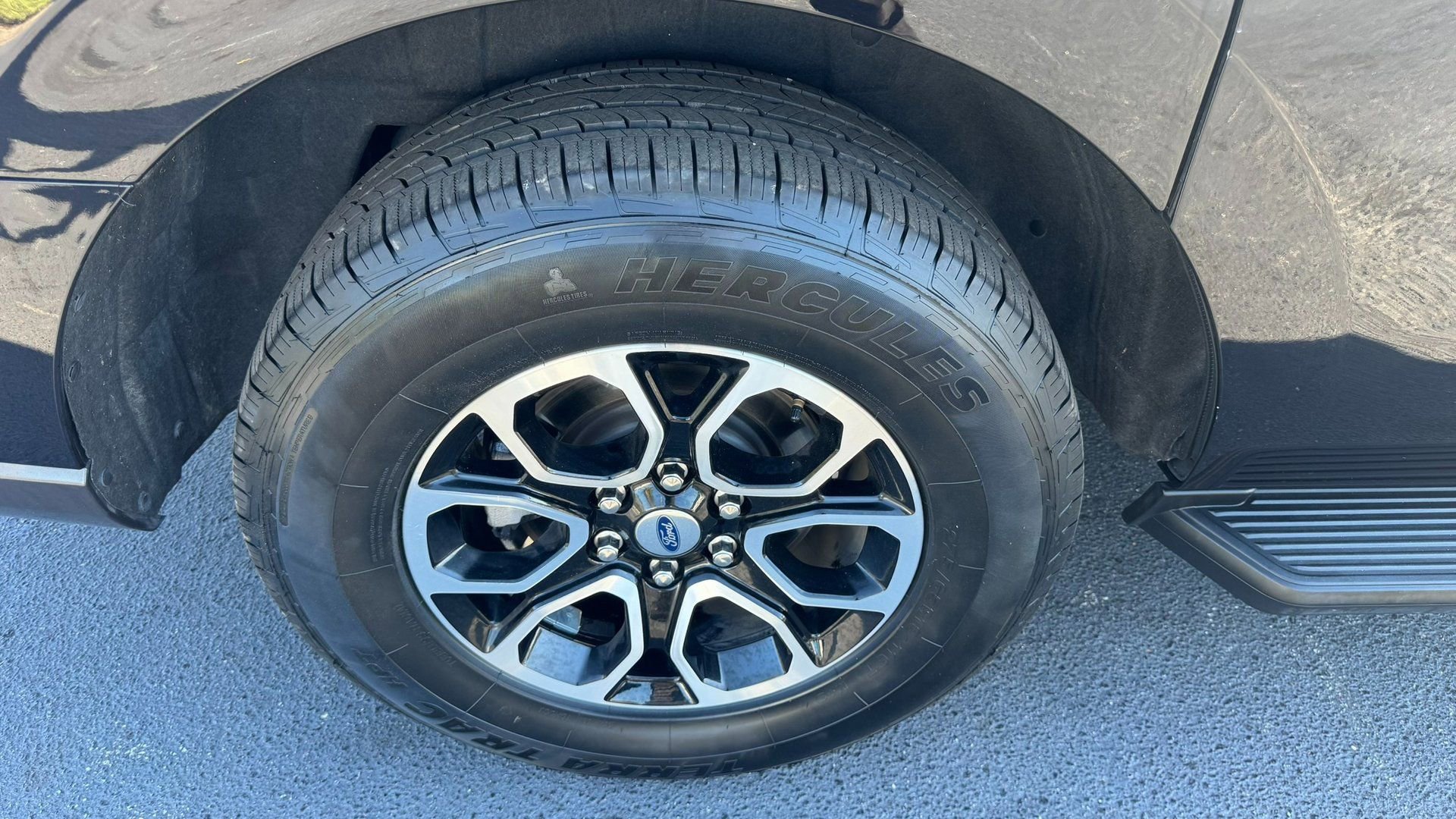 Certified 2024 Ford Expedition Max XLT image 7