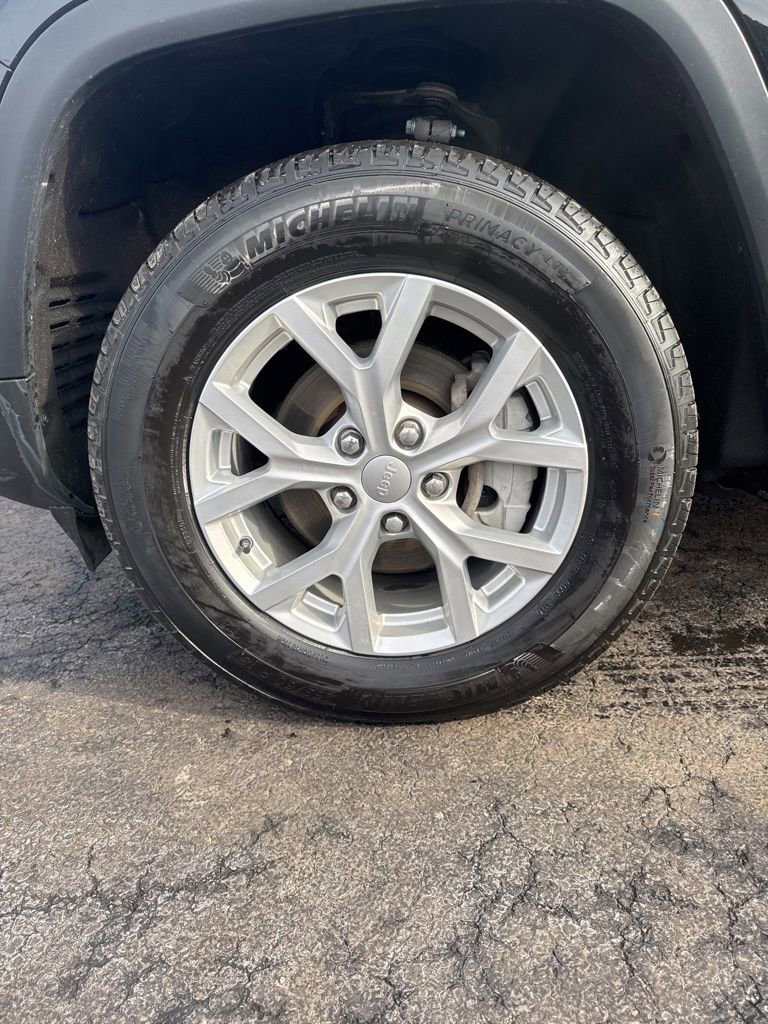 Used 2023 Jeep Grand Cherokee Limited image 16