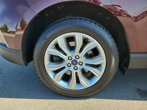 Certified 2021 Ford Edge Titanium AWD/4WD image 5