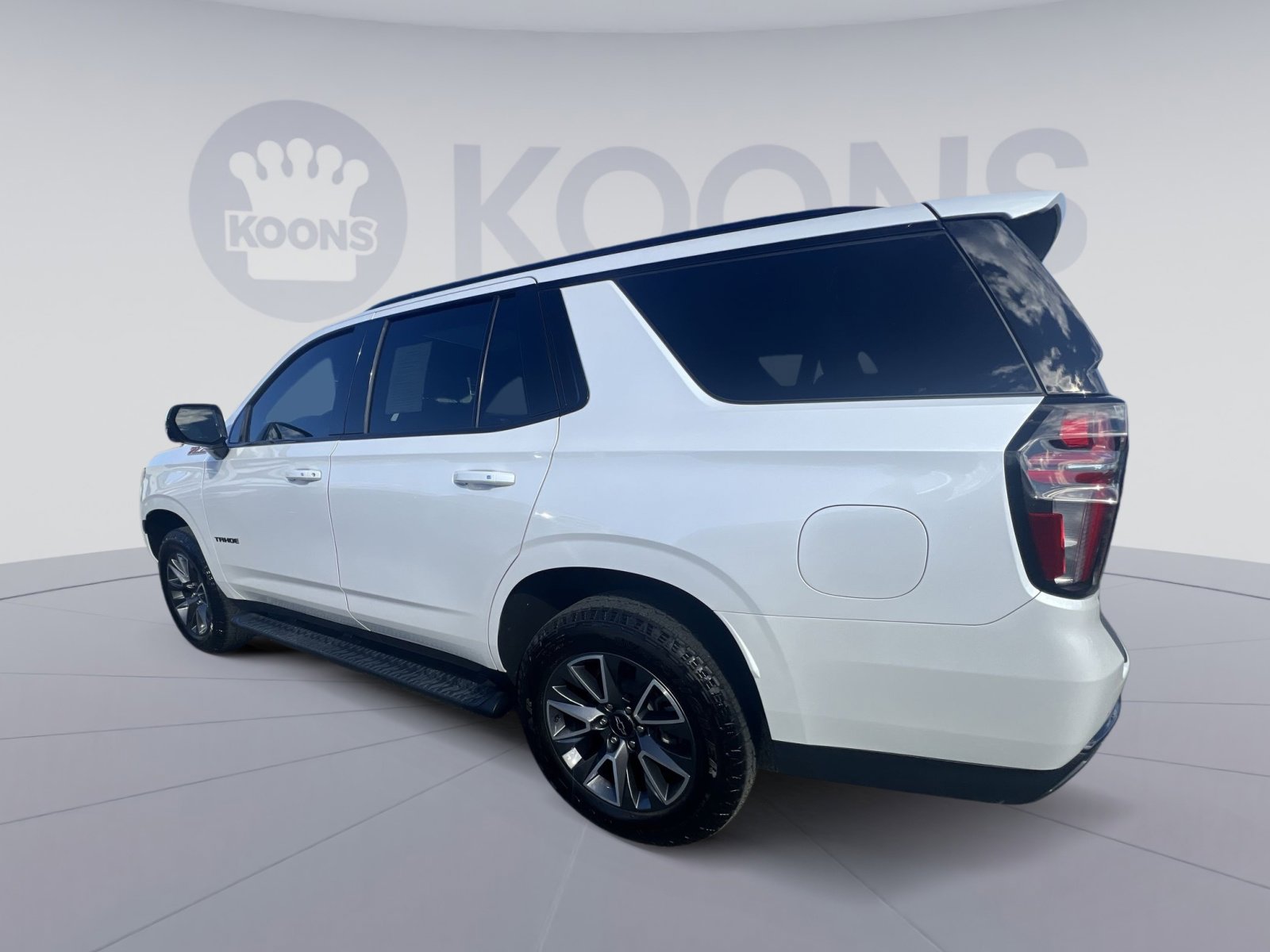 Used 2023 Chevrolet Tahoe Z71 w/ Luxury Package image 2