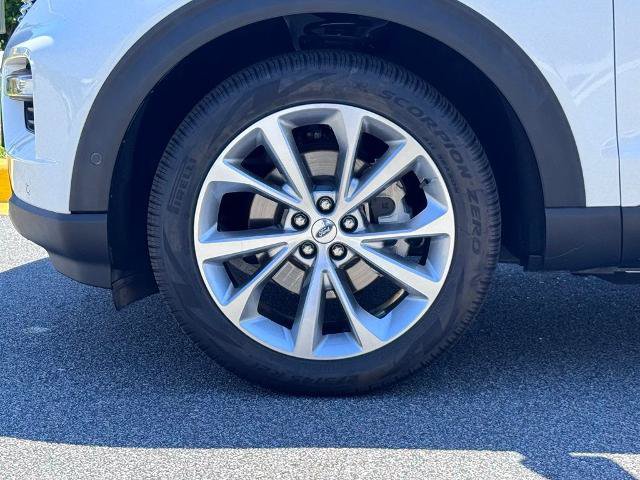 Certified 2023 Ford Explorer Platinum w/ Technology Package AWD/4WD image 8