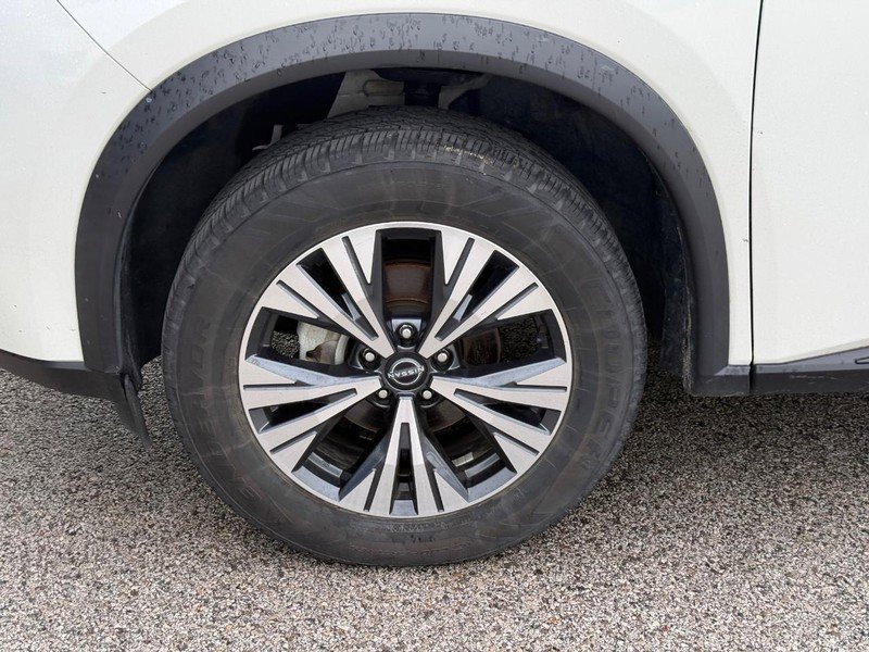 Used 2023 Nissan Rogue SV FWD image 2