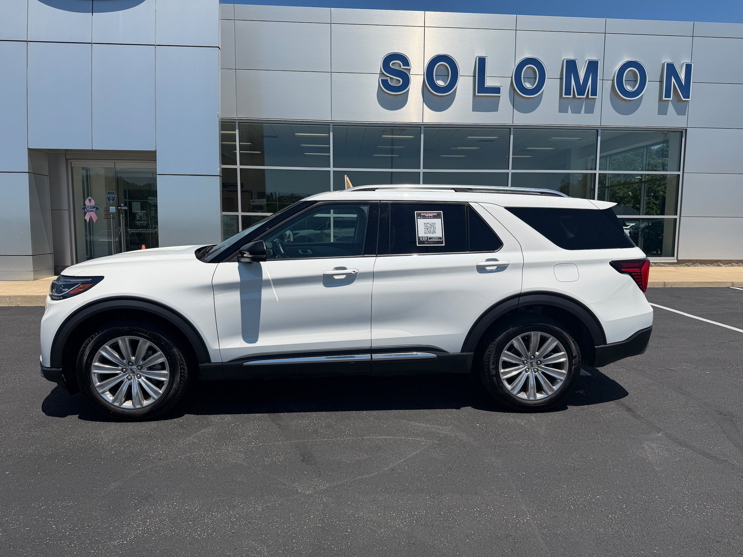 Certified 2025 Ford Explorer Platinum w/ LUX Leather Package AWD/4WD image 9
