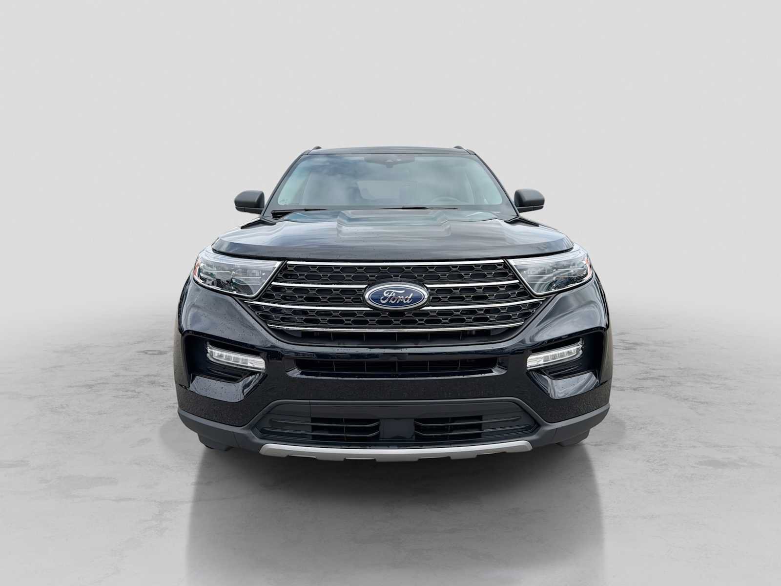 Certified 2024 Ford Explorer XLT w/ Equipment Group 202A AWD/4WD image 8