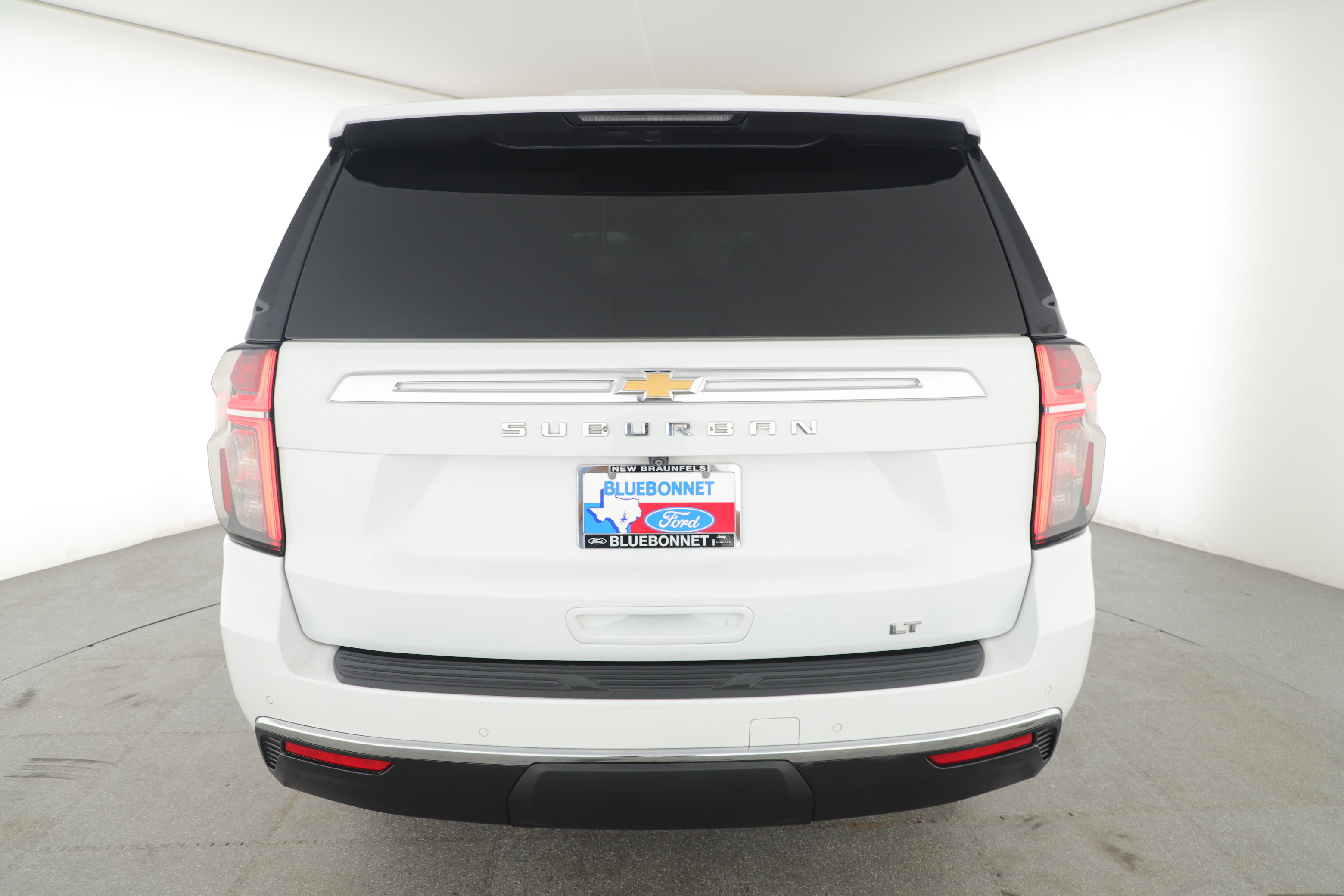 Used 2021 Chevrolet Suburban LT image 2