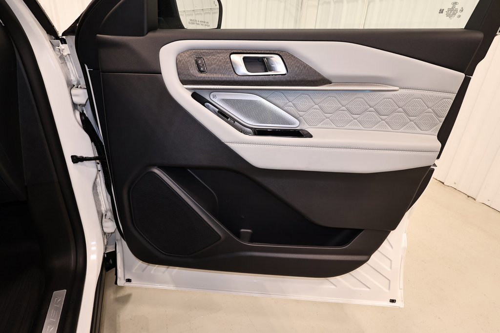 Certified 2025 Ford Explorer Platinum w/ Ultimate Package image 27