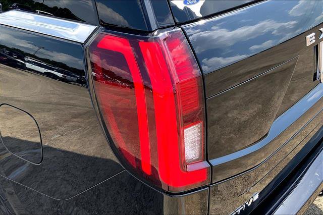 Certified 2025 Ford Expedition Active AWD/4WD image 30