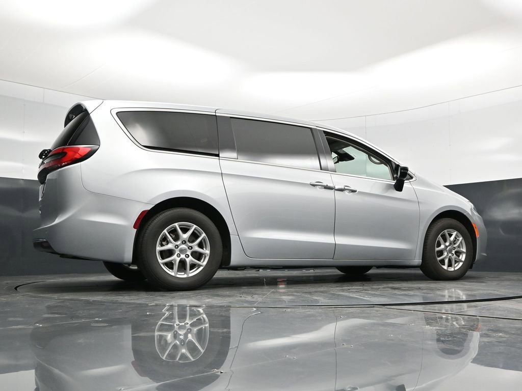 Used 2024 Chrysler Pacifica Touring-L FWD image 56