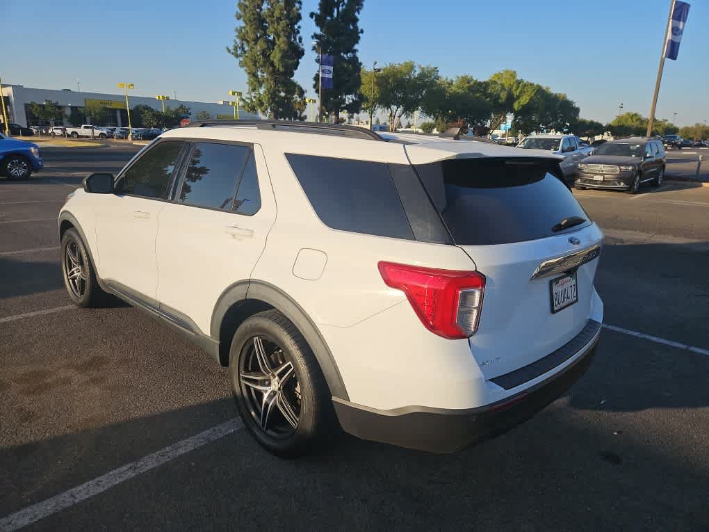 Certified 2021 Ford Explorer XLT RWD image 5