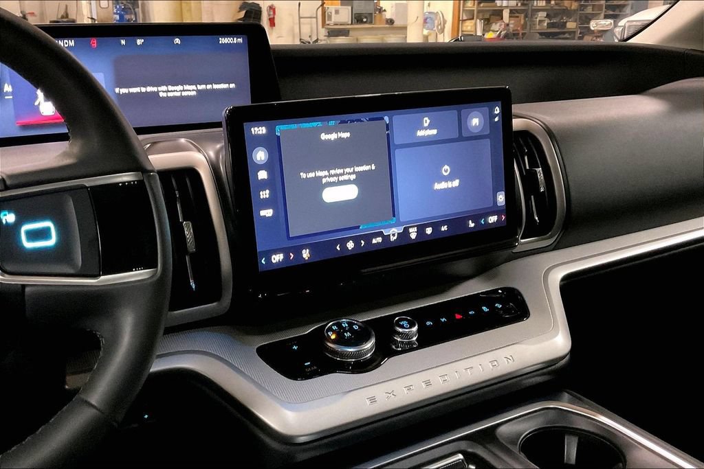 Certified 2025 Ford Expedition Active AWD/4WD image 6