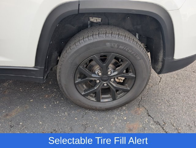 Used 2025 Jeep Grand Cherokee Altitude AWD/4WD image 23