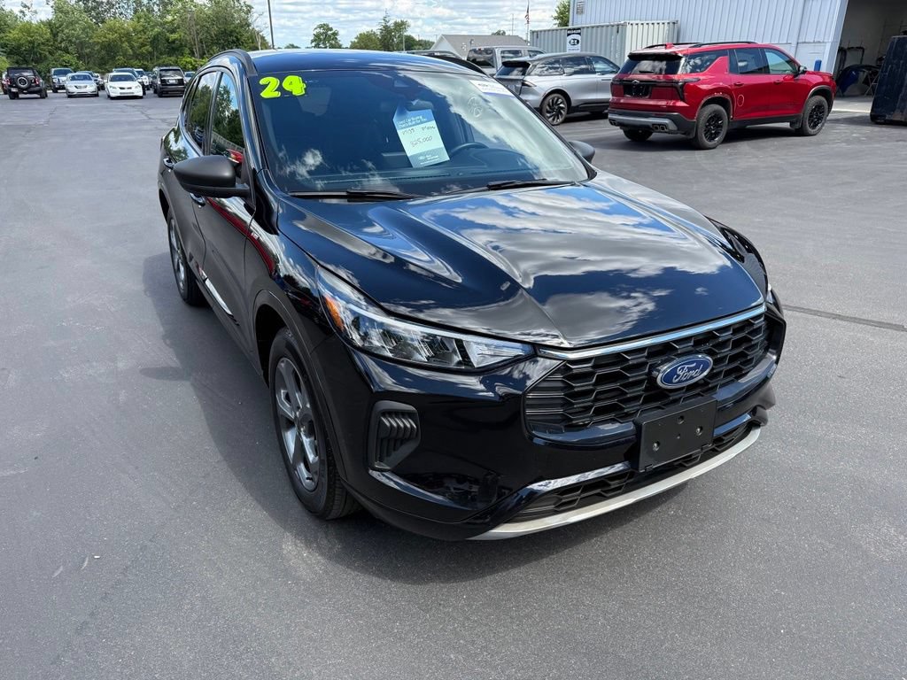 Certified 2024 Ford Escape ST-Line w/ Tech Pack #1 AWD/4WD image 3