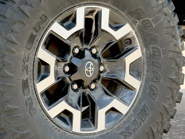 Used 2020 Toyota Tacoma TRD Off-Road AWD/4WD image 14