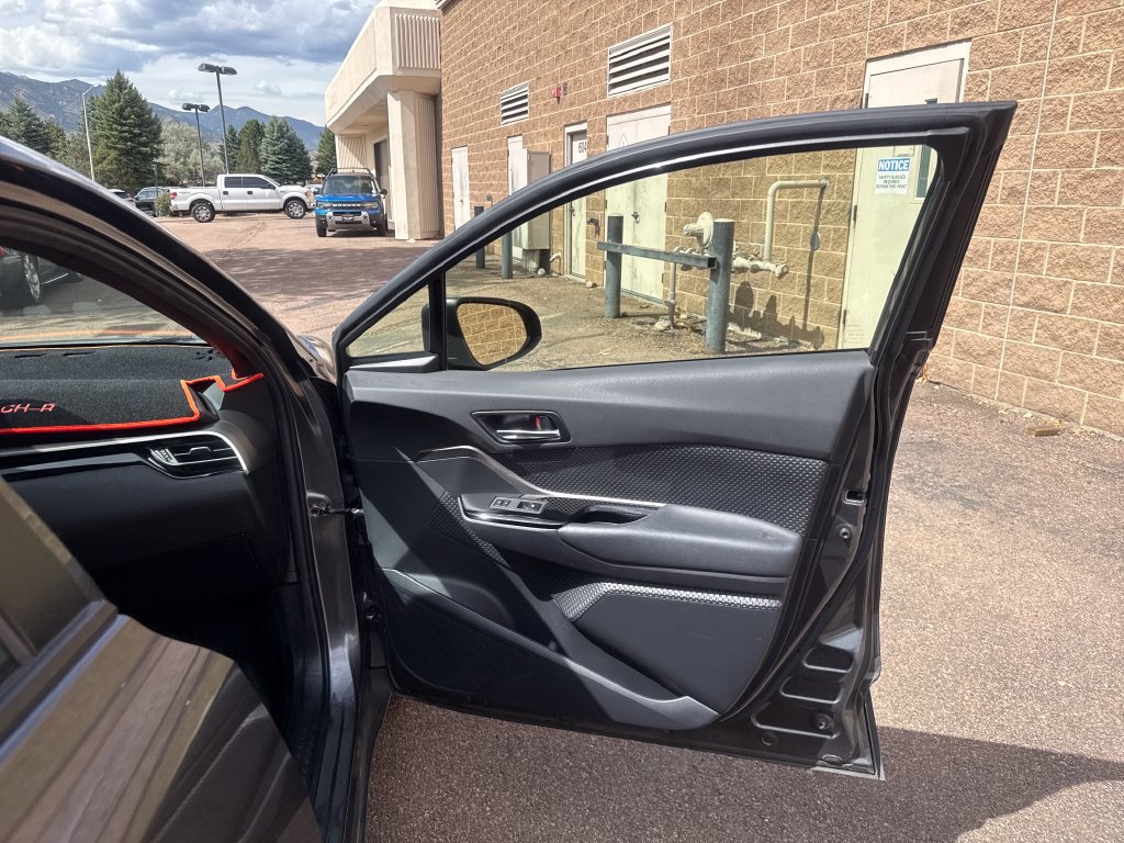 Used 2019 Toyota C-HR XLE FWD image 28