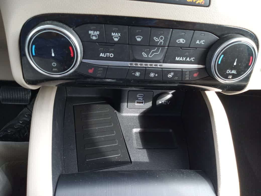 Certified 2022 Ford Escape SEL w/ Technology Package AWD/4WD image 19