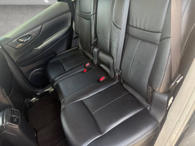 Used 2020 Nissan Rogue SV FWD image 23