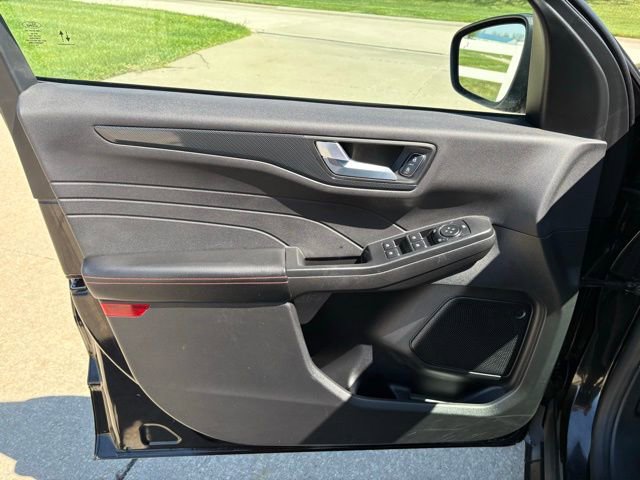 Certified 2024 Ford Escape ST-Line w/ Tech Pack #1 AWD/4WD image 9