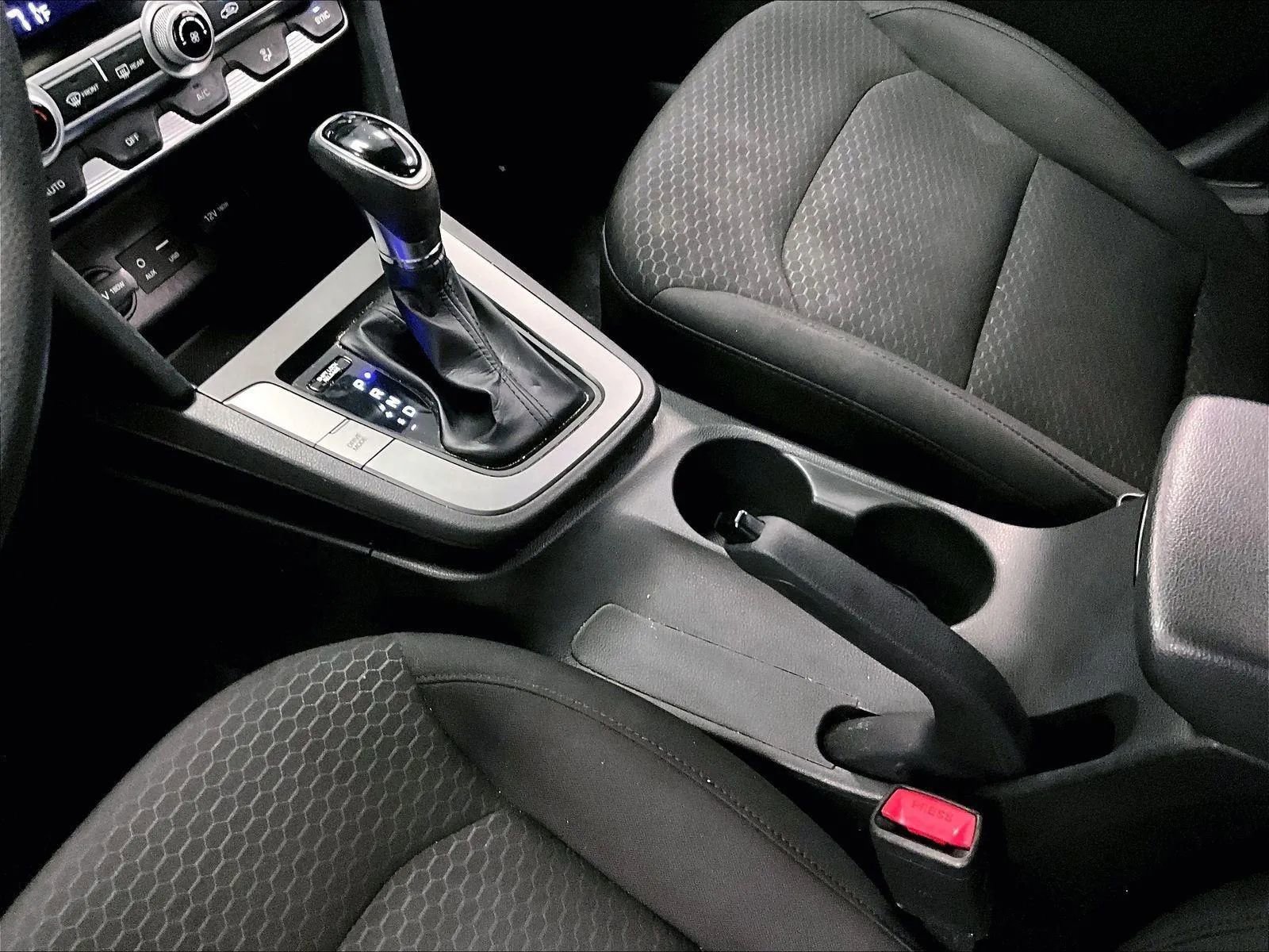 Used 2020 Hyundai Elantra SE w/ Cargo Package (C1) image 16