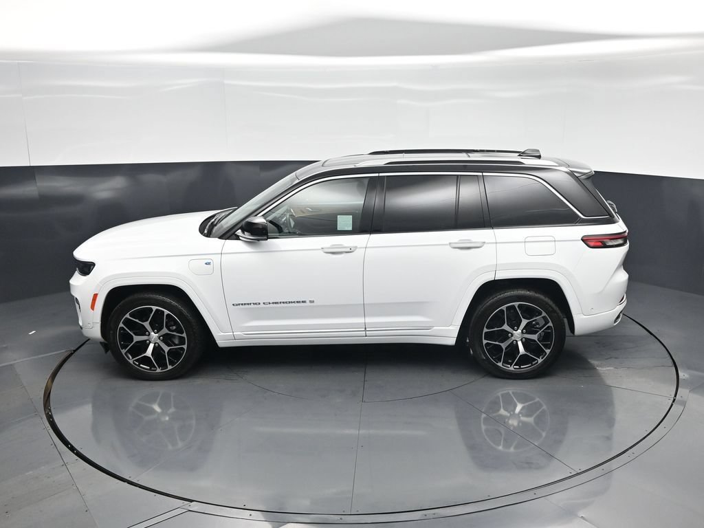 Used 2023 Jeep Grand Cherokee Summit AWD/4WD image 42