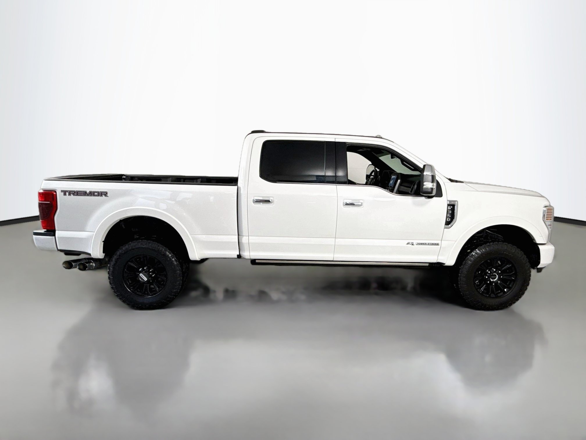 Certified 2022 Ford F350 Platinum w/ Tremor Off-Road Package AWD/4WD image 13