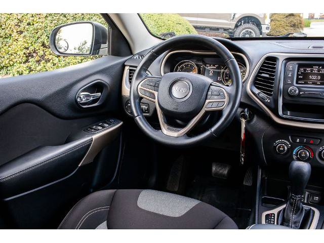 Used 2017 Jeep Cherokee Sport FWD image 12