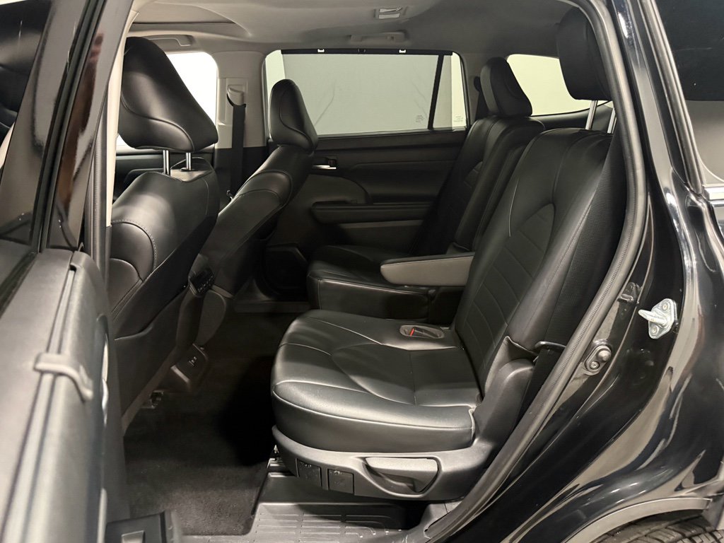 Used 2021 Toyota Highlander XLE image 33