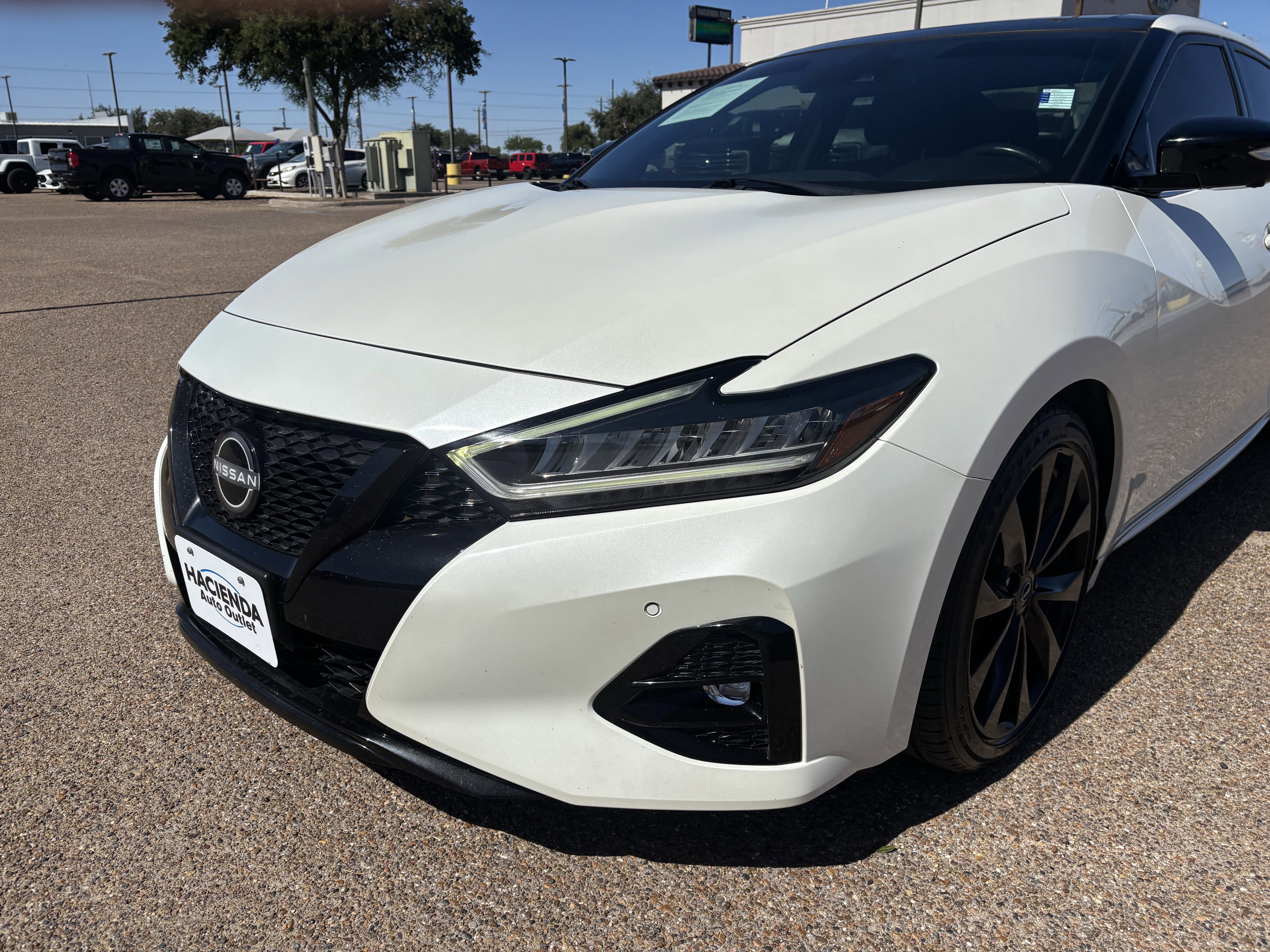 Used 2023 Nissan Maxima SR w/ Sport Mat Group image 2