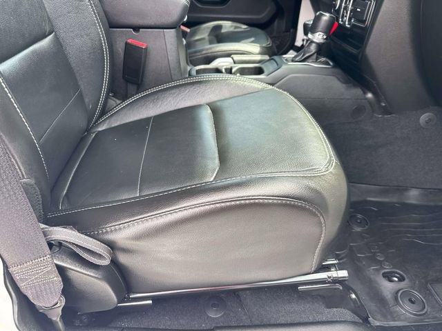 Used 2022 Jeep Wrangler Unlimited Sahara w/ Cold Weather Group AWD/4WD image 11