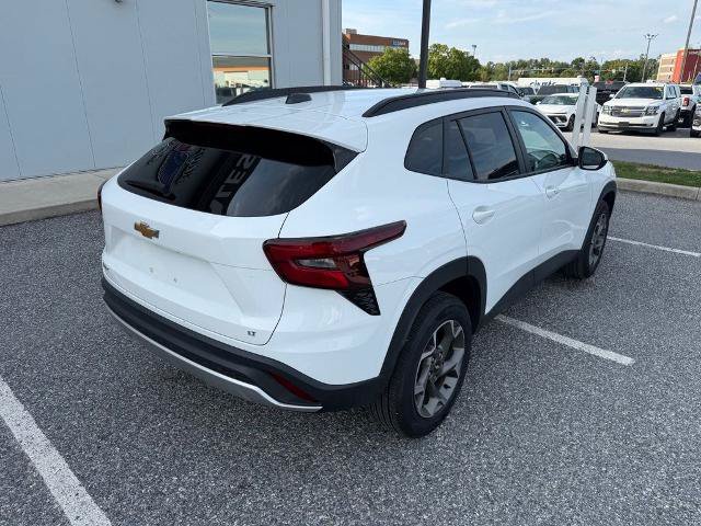 Used 2025 Chevrolet Trax LT w/ LT Convenience Package FWD image 8