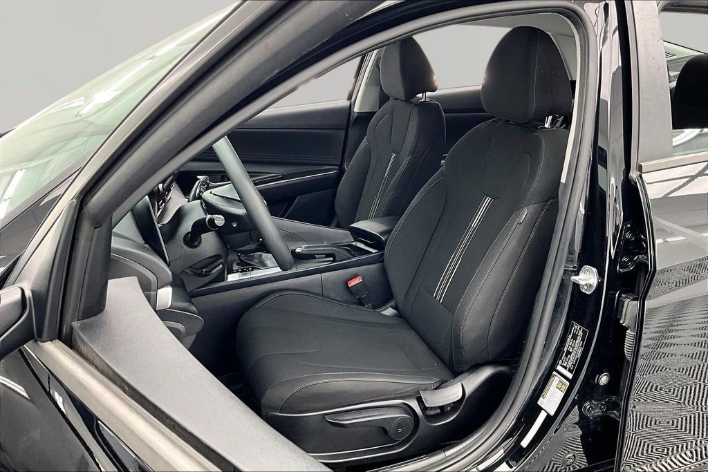 Used 2022 Hyundai Elantra SEL FWD image 25
