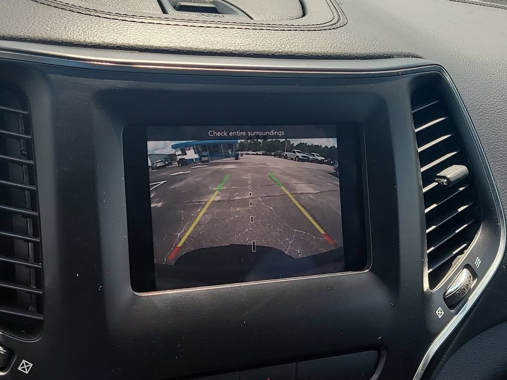 Used 2020 Jeep Cherokee Latitude Plus FWD image 19