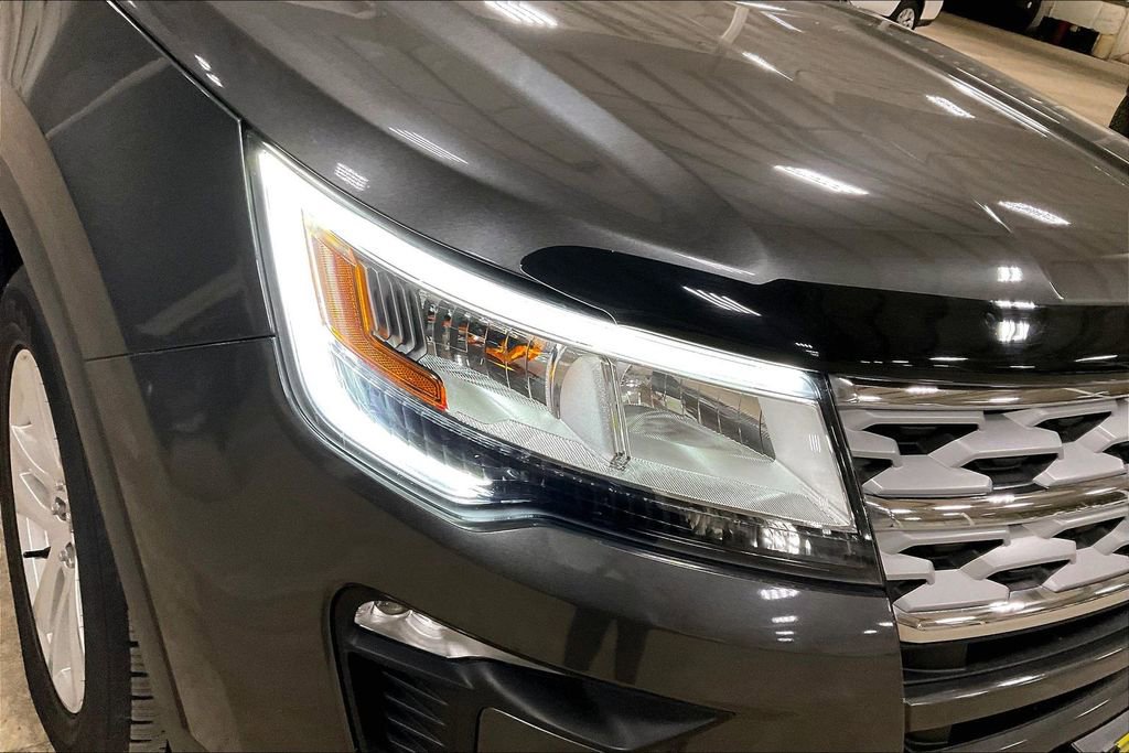 Certified 2018 Ford Explorer XLT w/ Equipment Group 202A AWD/4WD image 28