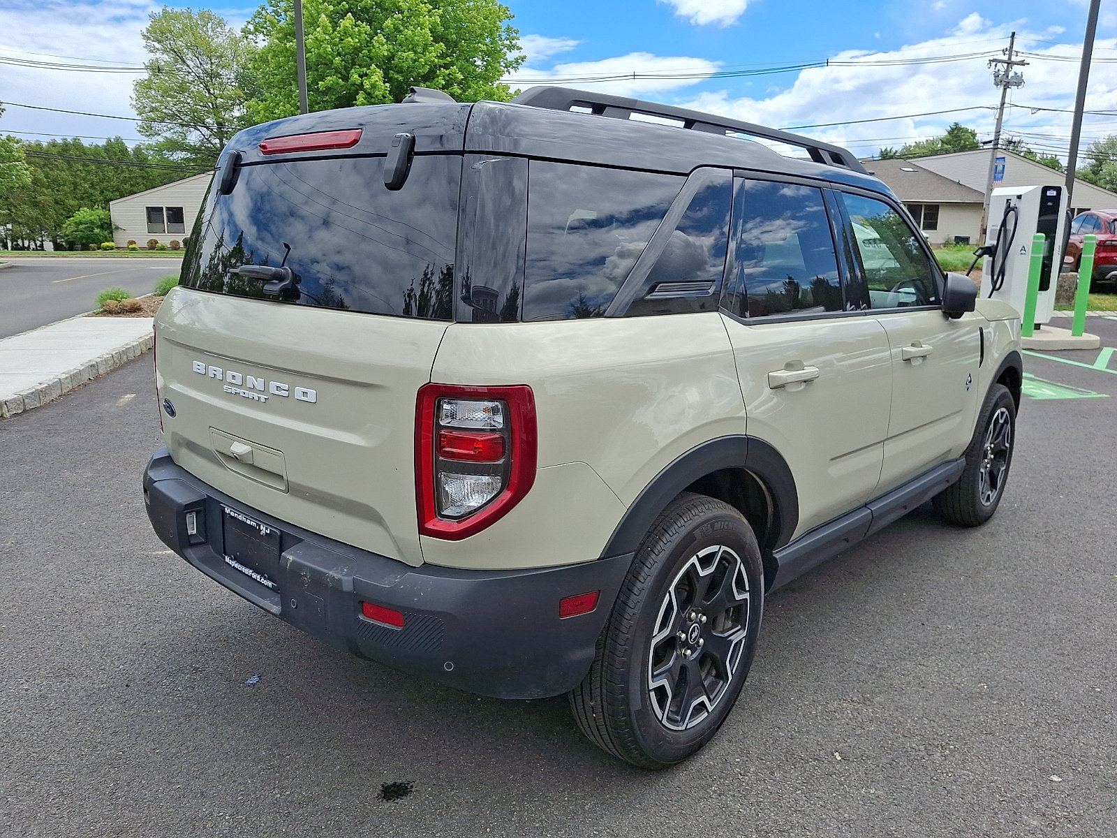 Certified 2025 Ford Bronco Sport Outer Banks w/ Outer Banks Tech Package+ AWD/4WD image 5