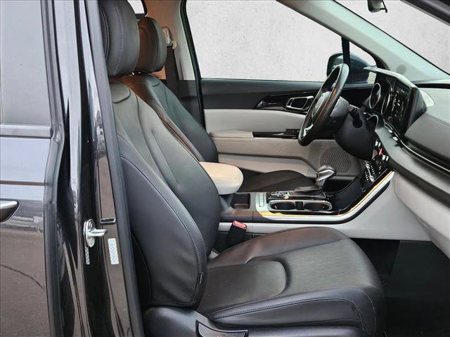 Used 2024 Kia Carnival EX FWD image 18